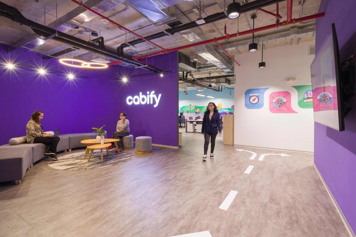 Cabify Offices - Main circulation path with Cabify logo and road-inspired floor design - Contract Workplaces.jpg